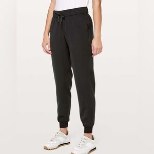 Lululemon On The Fly Jogger- Black